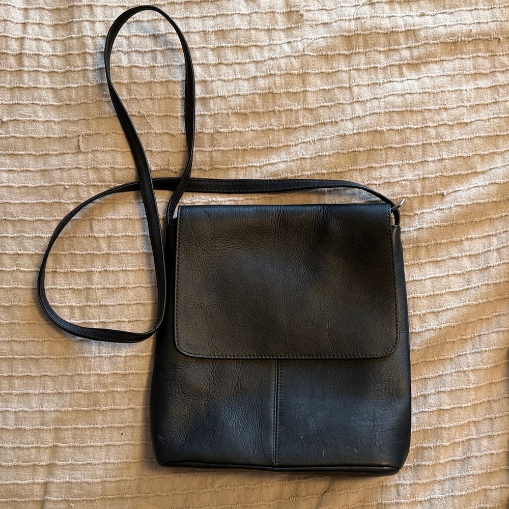 Le Donne Black Leather Crossbody Bag